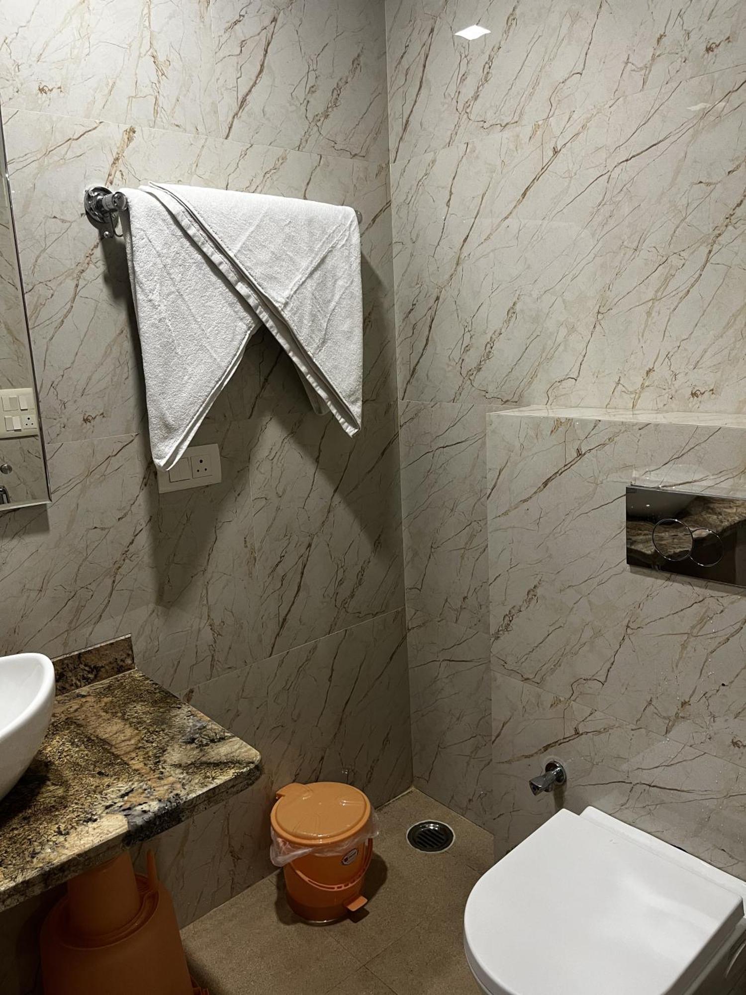 Roomquet Comfort Inn Allāhābād Junction Dış mekan fotoğraf