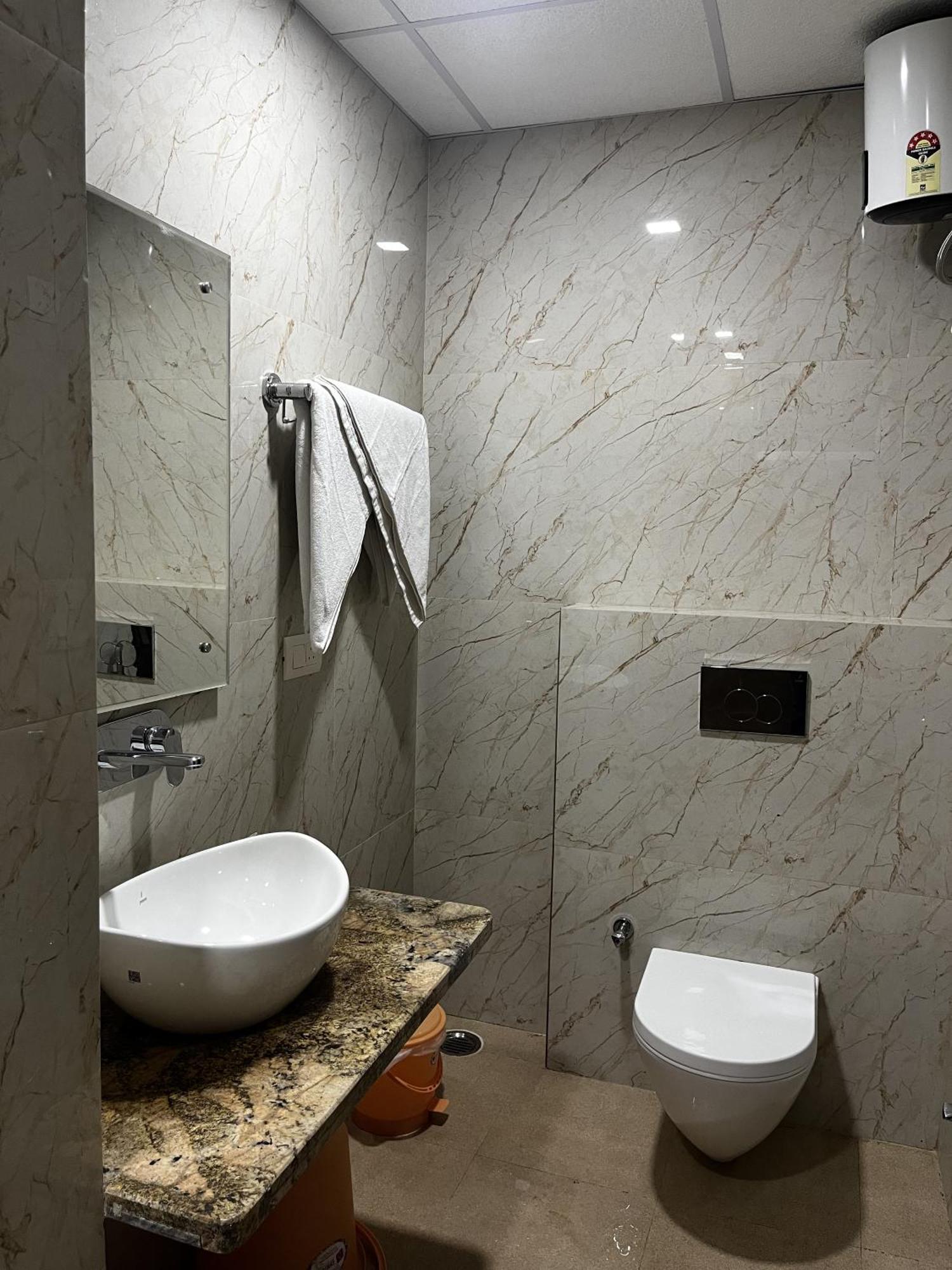 Roomquet Comfort Inn Allāhābād Junction Dış mekan fotoğraf