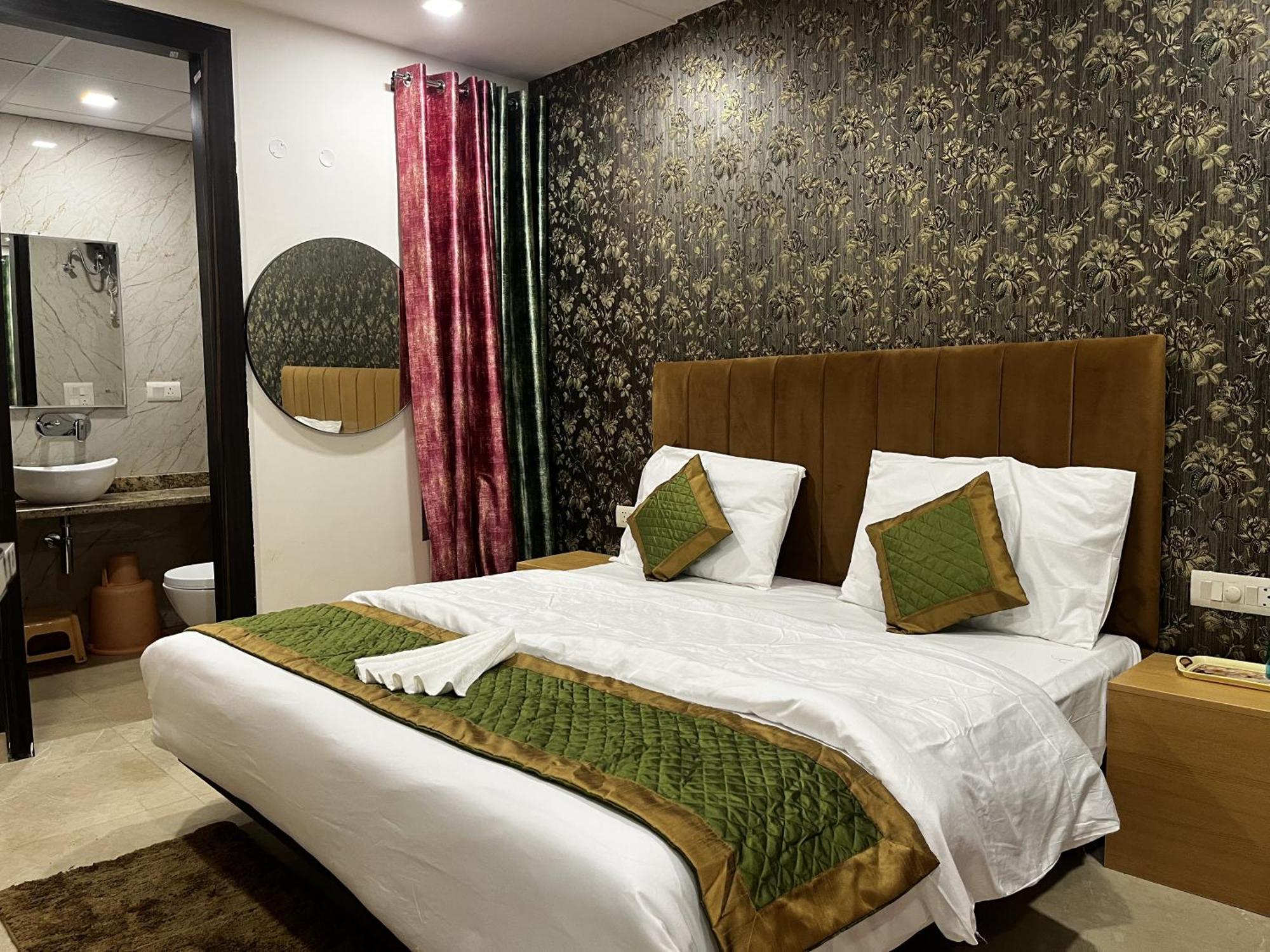 Roomquet Comfort Inn Allāhābād Junction Dış mekan fotoğraf