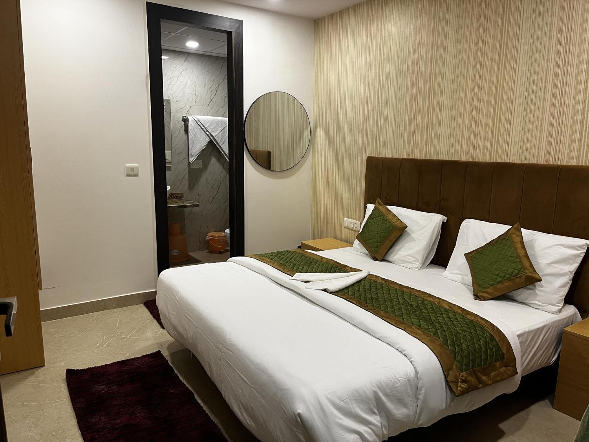 Roomquet Comfort Inn Allāhābād Junction Dış mekan fotoğraf