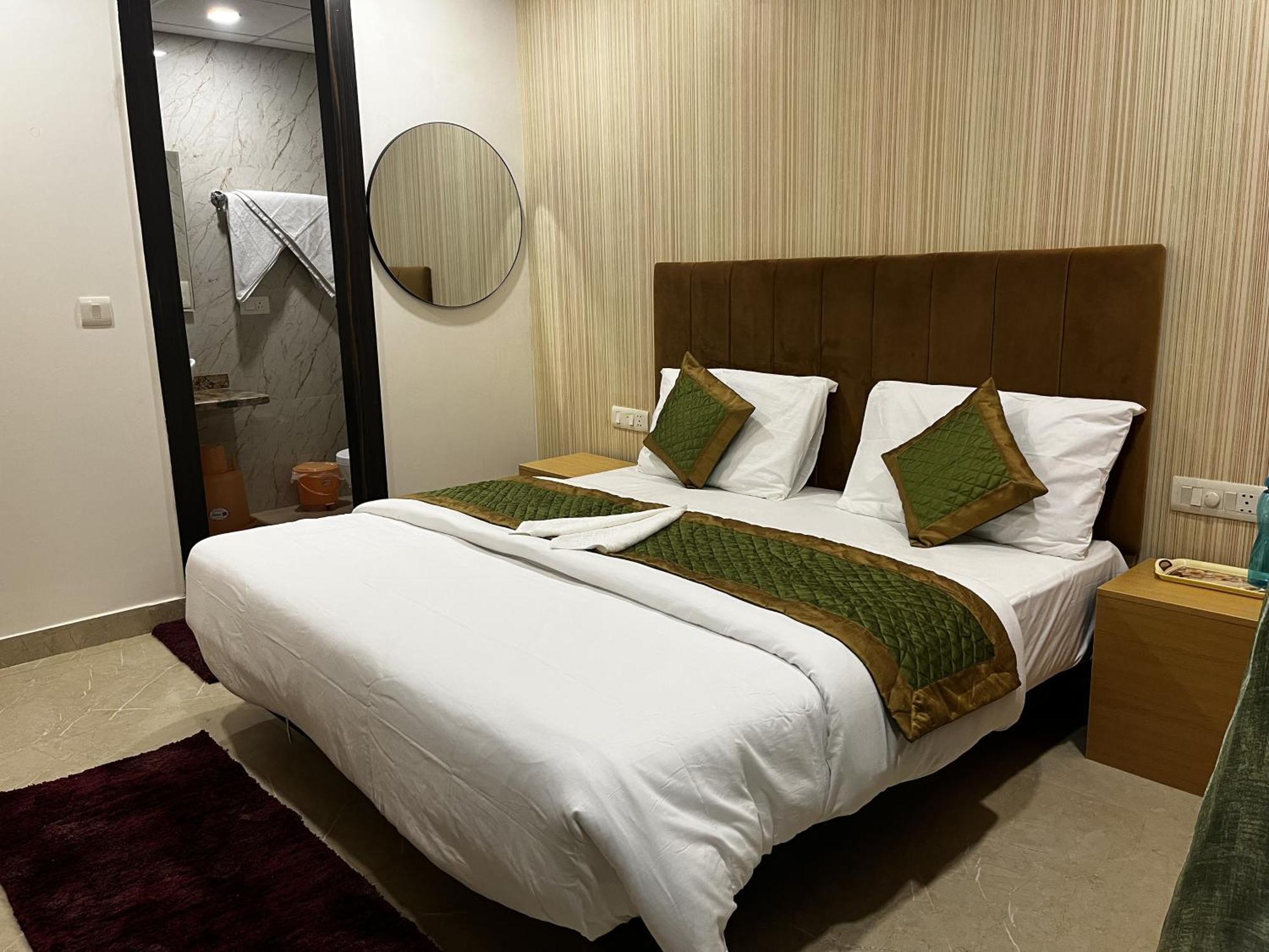 Roomquet Comfort Inn Allāhābād Junction Dış mekan fotoğraf