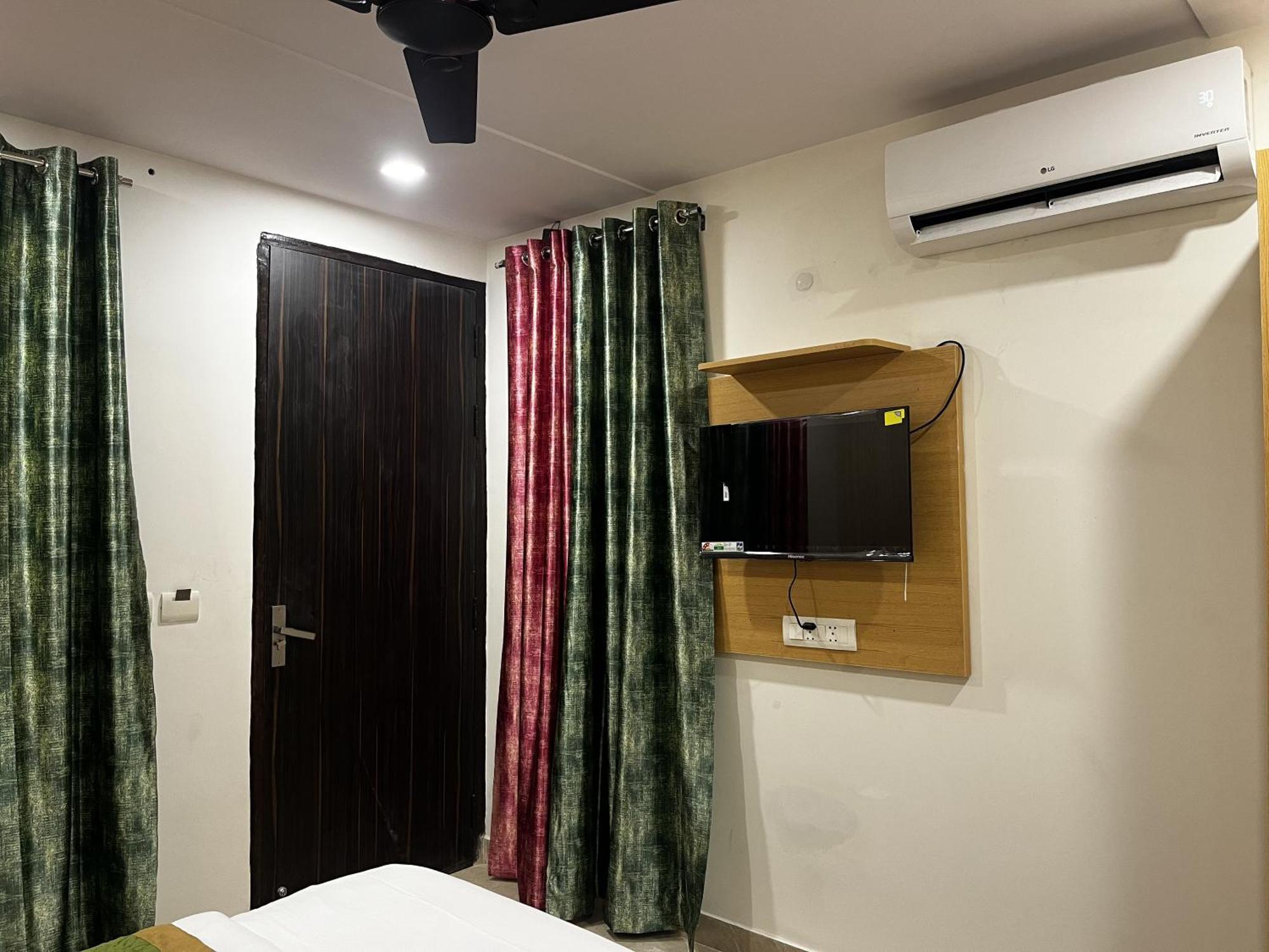 Roomquet Comfort Inn Allāhābād Junction Dış mekan fotoğraf