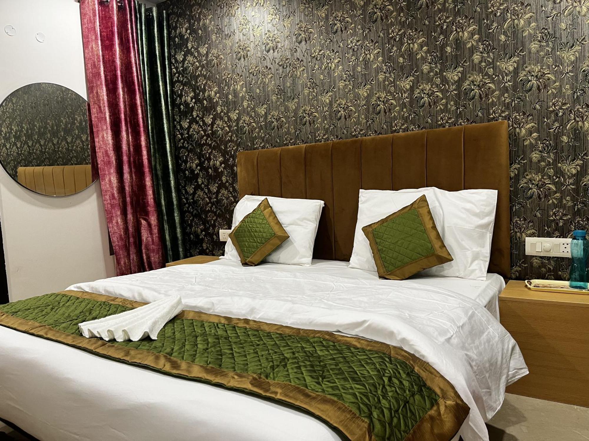 Roomquet Comfort Inn Allāhābād Junction Dış mekan fotoğraf